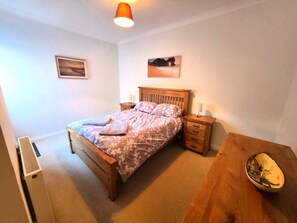 2 عدّة غرف نوم وسرير سفر وواي فاي مجانًا وملاءات أسرّة