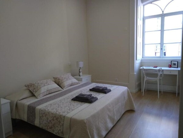 1 makuuhuone, silitysrauta/-lauta, internet, vuodevaatteet