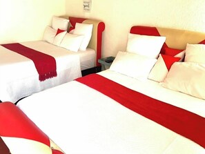 Suíte família, 2 camas Queen, banheiro privativo | Roupas de cama premium, edredons de pluma, individualmente decorados