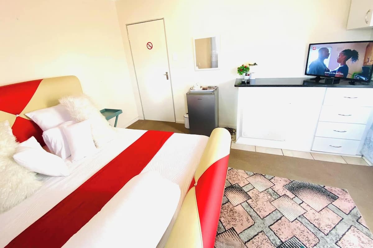 Kamar Double Royal | 1 kamar tidur, seprai premium, dan selimut bulu angsa