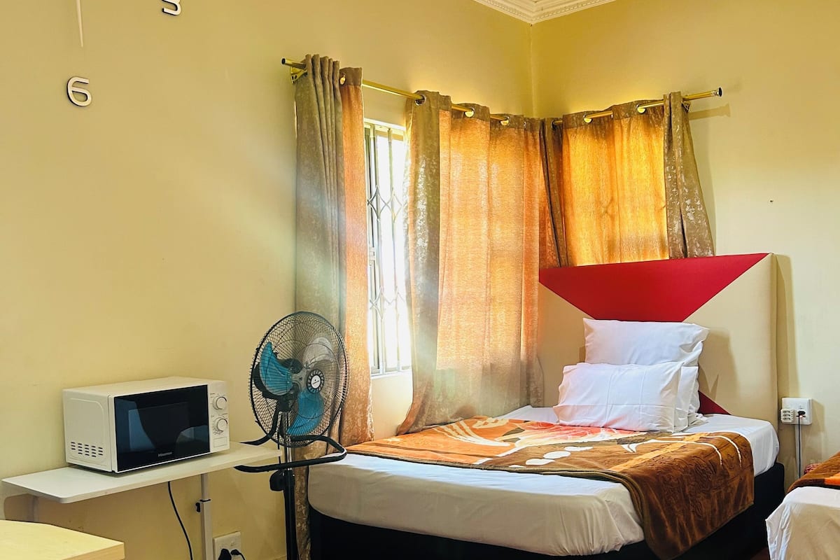 Kamar Ekonomi | 1 kamar tidur, seprai premium, dan selimut bulu angsa