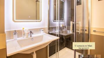 Doccia, asciugacapelli, bidet, asciugamani