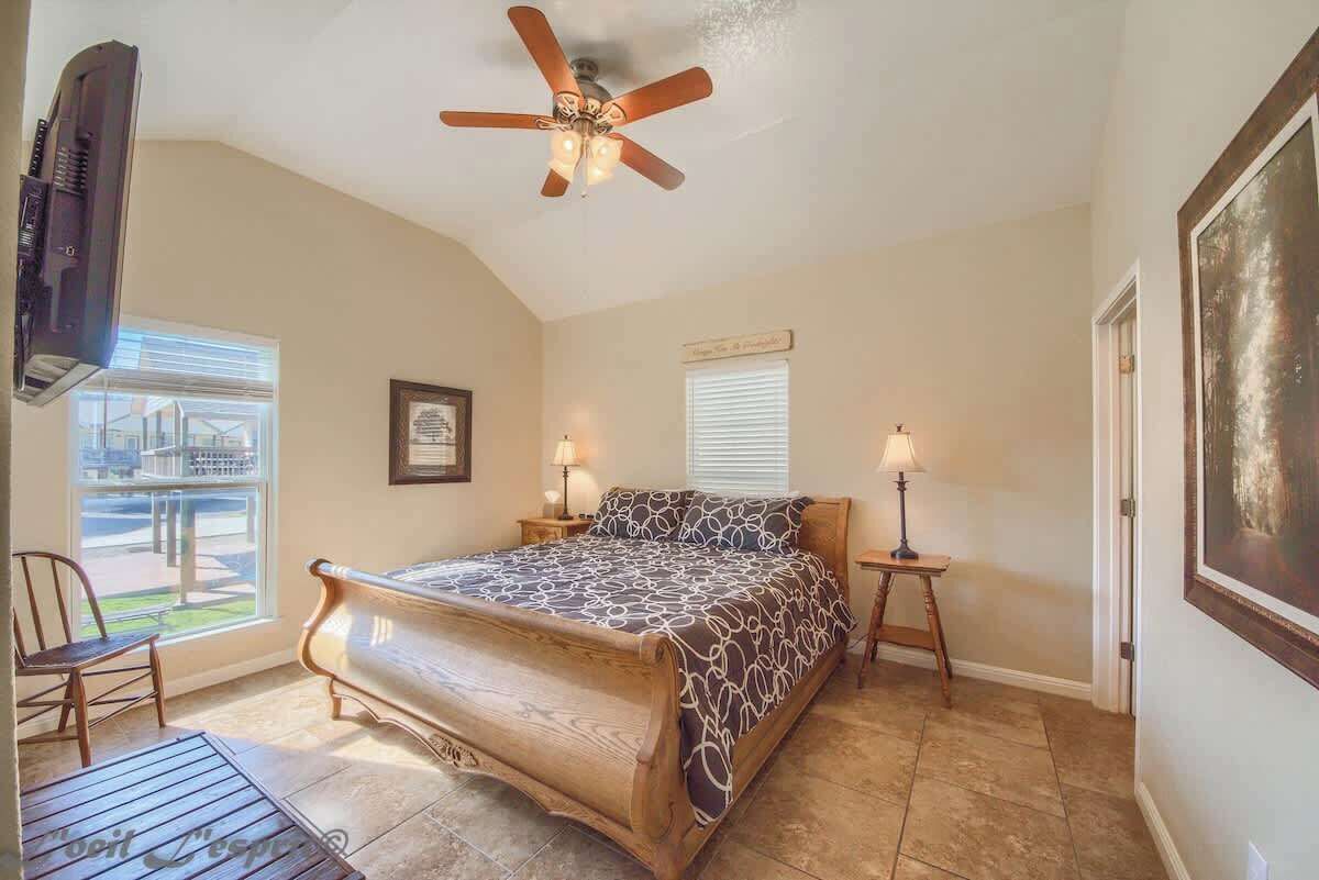 4 bedrooms, iron/ironing board, travel cot, free WiFi