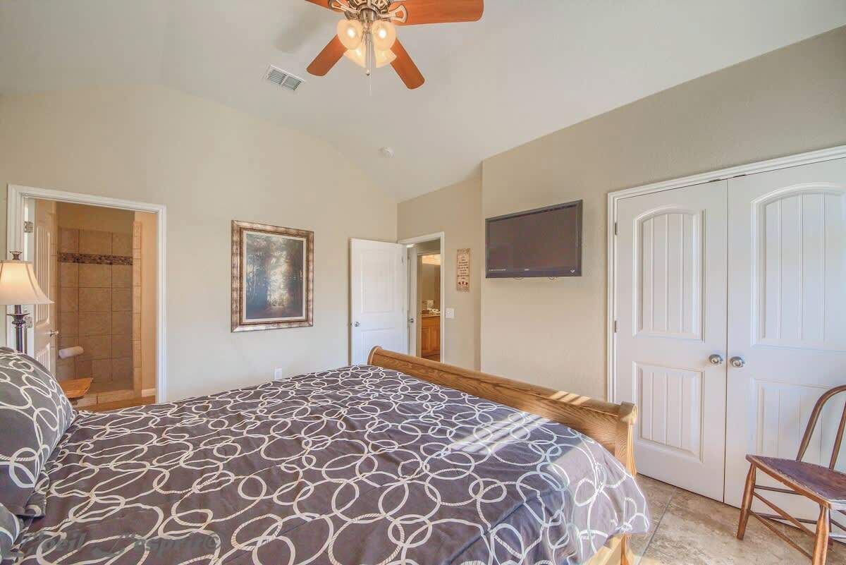 4 bedrooms, iron/ironing board, travel crib, free WiFi