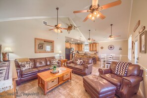 Smart TV - Gated community with a private beach!! Guadalupe Riverfront!! Cliff View #4 (New Braunfels)