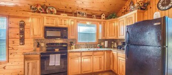 RR 9122SF Sunflower Cabin