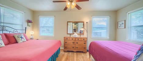 1 bedroom, iron/ironing board, travel cot, free WiFi