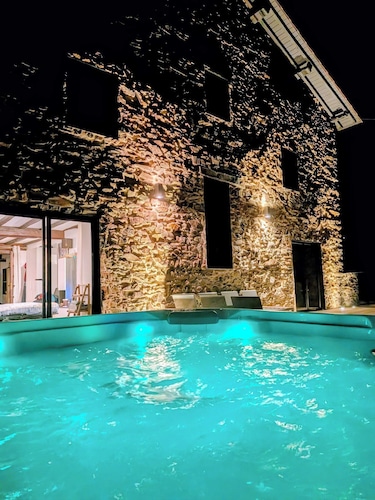 Charming gîte with SPA / Jacuzzi Lodge in the Basque Country