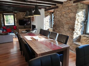 Dining - Charming gîte with SPA / Jacuzzi Lodge in the Basque Country (VALCARLOS)