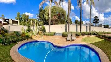 Outdoor pool, pool loungers