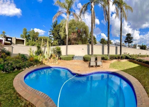 Azinnia Rivonia Guest House