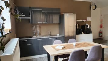 Business Studio Suite | In-room dining