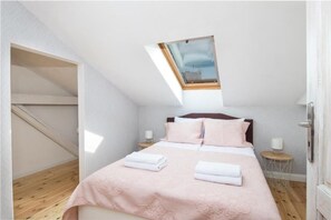Appartement, 2 slaapkamers | Een strijkplank/strijkijzer, gratis wifi, beddengoed
