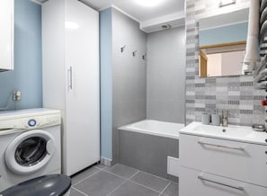 Apartment, 2 Bedrooms | Bathroom