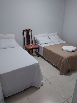 2 slaapkamers, een strijkplank/strijkijzer, wifi, beddengoed