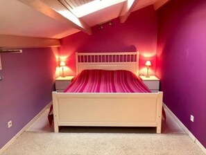 8 bedrooms, iron/ironing board, travel crib, free WiFi