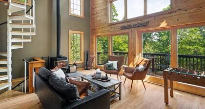 3 miles to Mt. Snow,4 Min to Hermitage w Hot Tub!