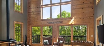 3 miles to Mt. Snow,4 Min to Hermitage w Hot Tub!