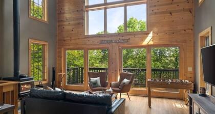 3 miles to Mt. Snow,4 Min to Hermitage w Hot Tub!