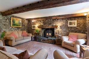 37-inch TV with digital channels - Tŷ Mawr Country Hotel (Carmarthen)