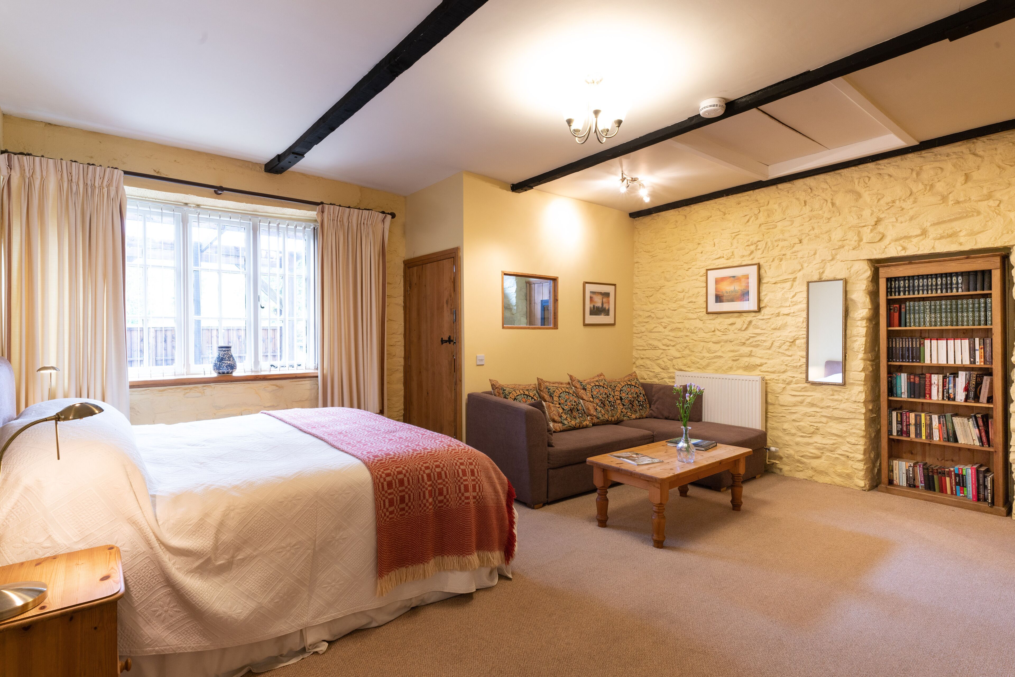 superior king room | 1 bedroom, iron/ironing board, free wifi, bed sheets