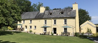 Tŷ Mawr Country Hotel