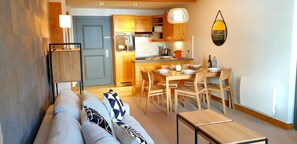 TV, DVD player - LE CRYSTAL 1950 - ARC 1950 - Luxury premium apartment 2 bedrooms SKI IN / OUT (Bourg saint maurice)