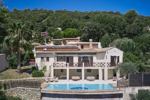 Exterior - Beautiful family villa for 11 with private pool near Grasse (Le Tignet)