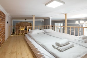 Duplex | 2 bedrooms, in-room safe, iron/ironing board, bed sheets