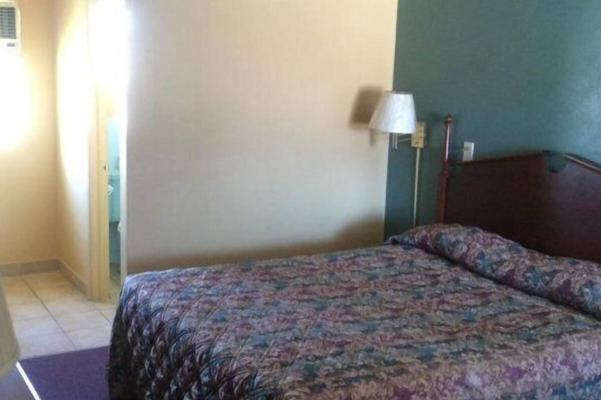 Room, 1 Queen Bed | WiFi (free), individually decorated, individually furnished