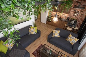 إستديو | مكواة/لوح كي وواي فاي مجانًا