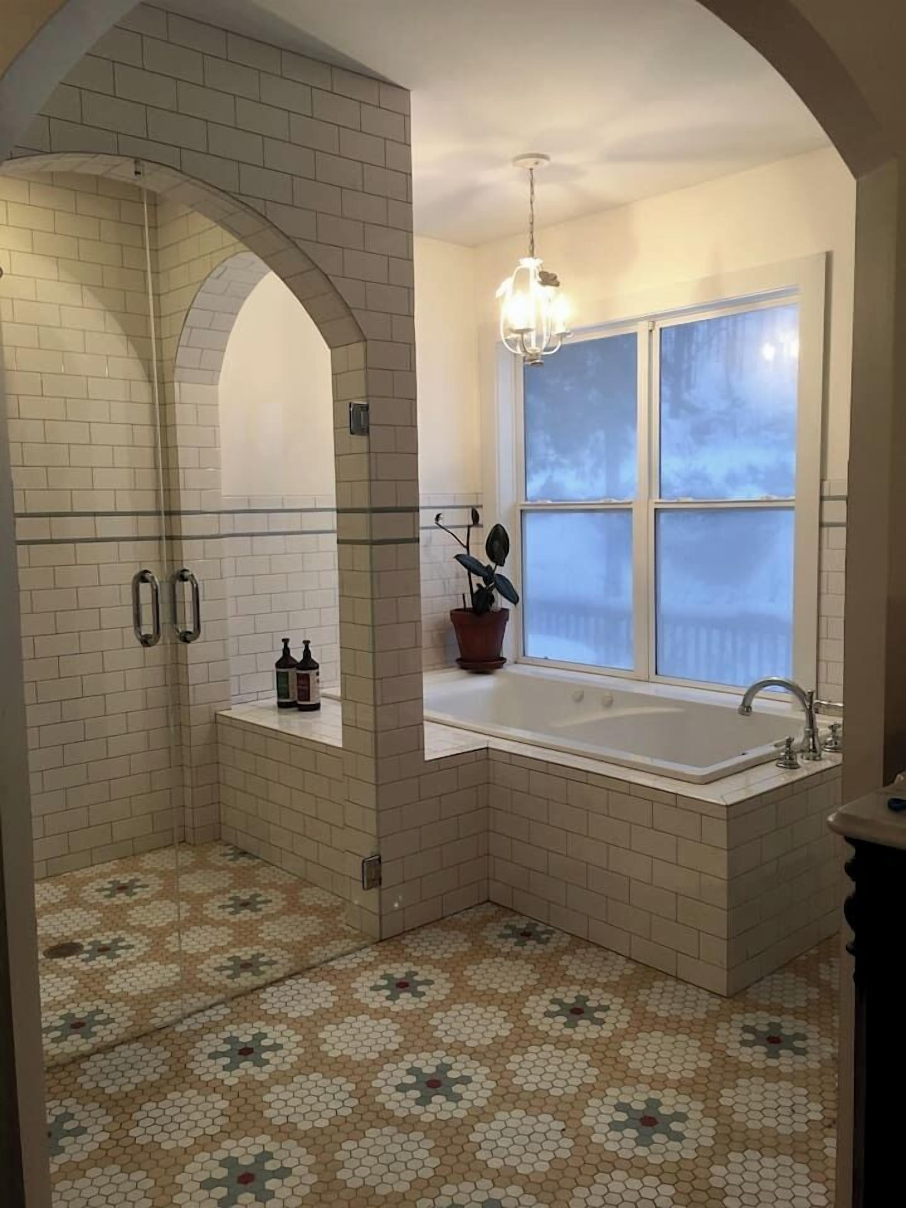 Bathtub, jetted bath, hair dryer, towels