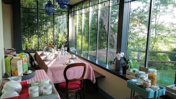 Petit-déjeuner buffet compris tous les jours