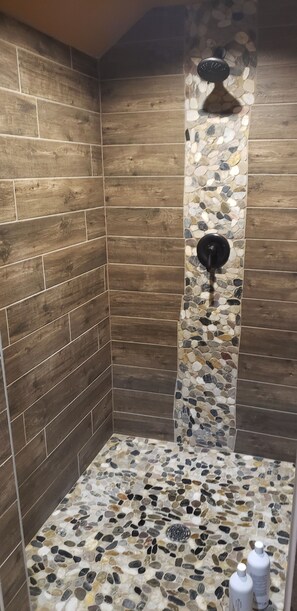 Shower, soap, toilet paper - Executive Log Home on Beautiful Lower Post Lake All Seasons (elcho)