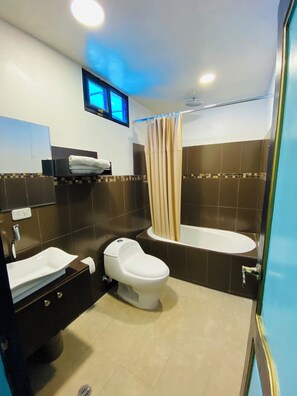 Superior Room | Bathroom | Free toiletries, towels, soap, shampoo