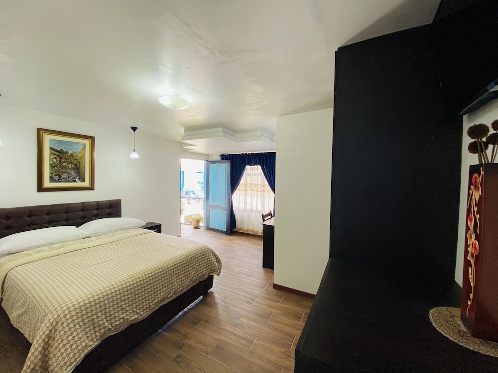 Hotel Montecarlo by null