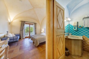 Superior Double Room, Ensuite (Camera Deluxe ) | Premium bedding, down comforters, memory foam beds, minibar