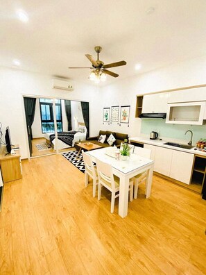 Apartment, 2 Bedrooms | Private kitchen
