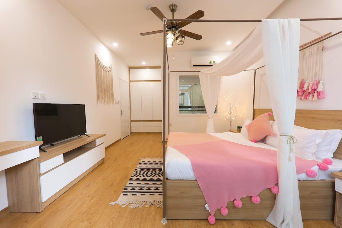 Apartment, 2 Bedrooms | Desk, laptop workspace, WiFi (free)