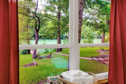 Gruene River Haven - High & Dry On The River