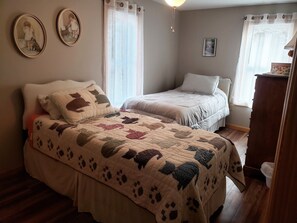 5 bedrooms, iron/ironing board, free WiFi, bed sheets