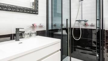 Deluxe Room | Bilik Mandi | Pancuran mandi, kelengkapan dandanan diri percuma, pengering rambut