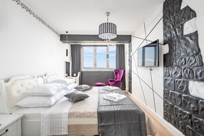 Deluxe Room | Premium bedding, soundproofing, free WiFi, bed sheets - Pietra Negra (Split)