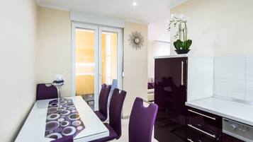 Apartment (A1) | Private kitchen | Fridge, oven, stovetop, dishwasher