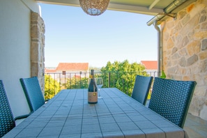Apartment (A2) | Balcony - Apartments Tarragon (Tkon)