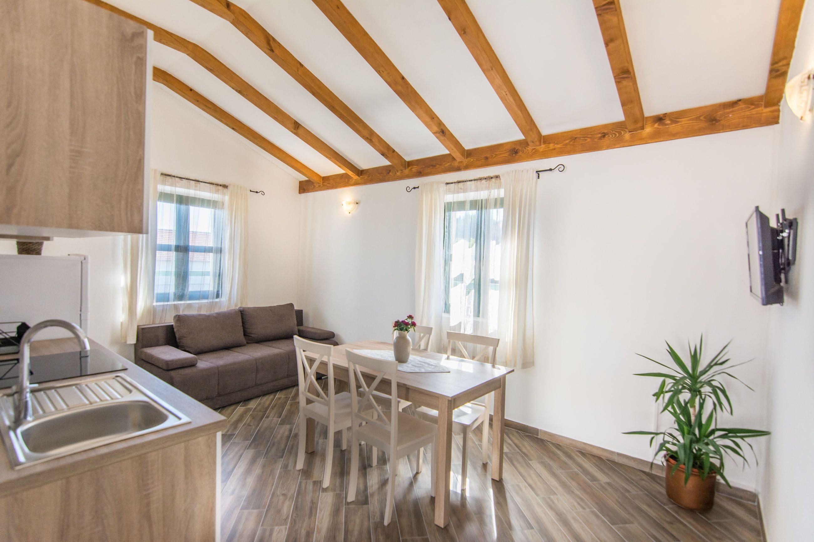 Căn hộ (A2) | Phòng khách | TV 