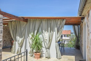 Apartment (A2) | Balkon
