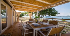 House | Pemandangan air