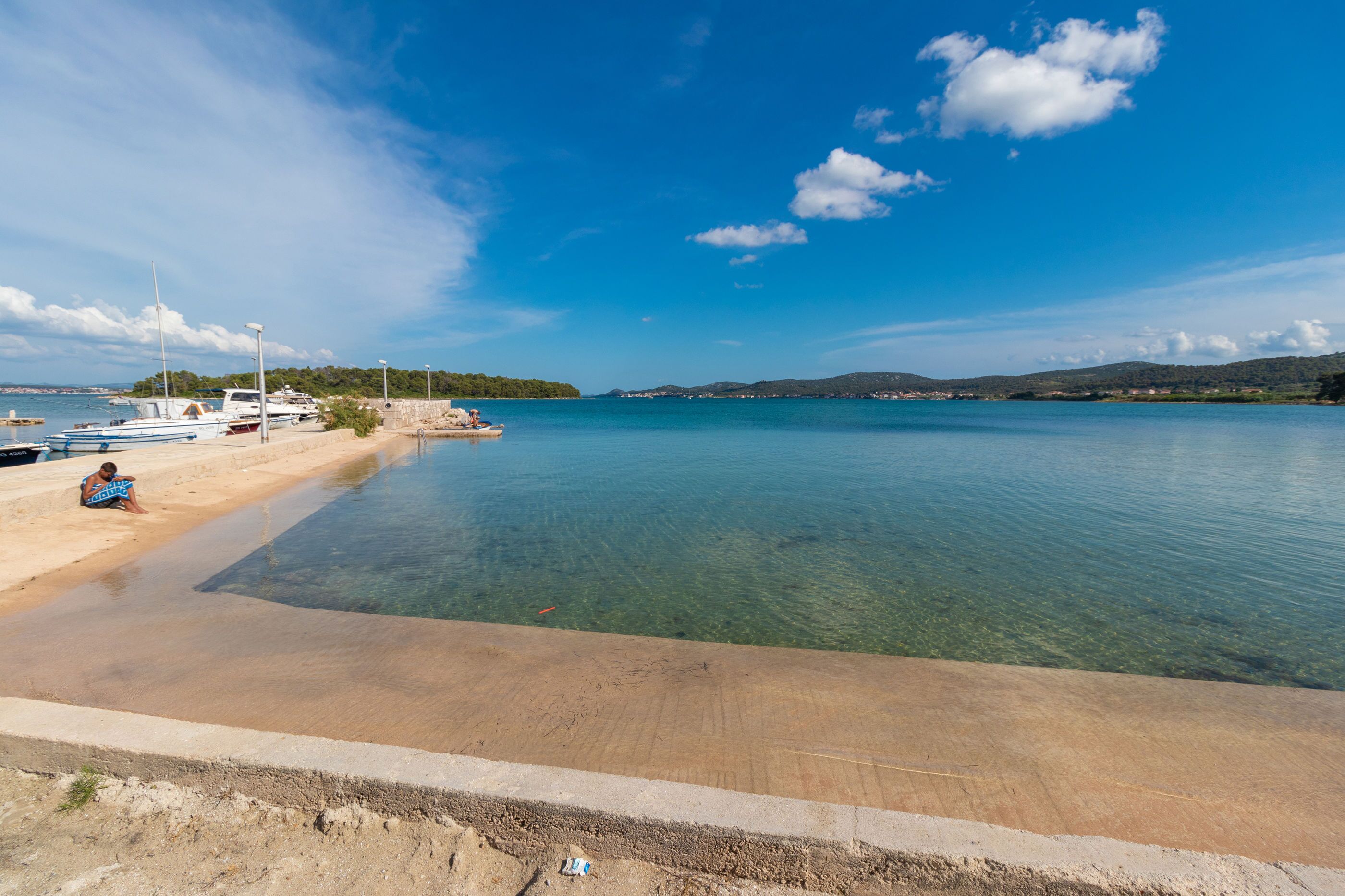 بالقرب من الشاطئ