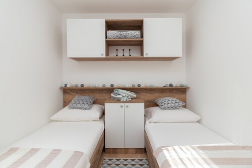 Mobile Home Sea Lion